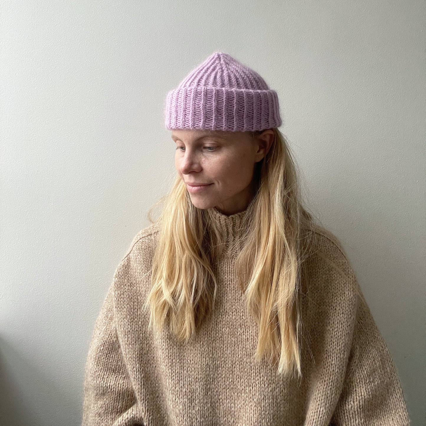 TopTop Beanie strikkeopskrift fra Pastelkollektivet, Topphue / beanie / hue til dame