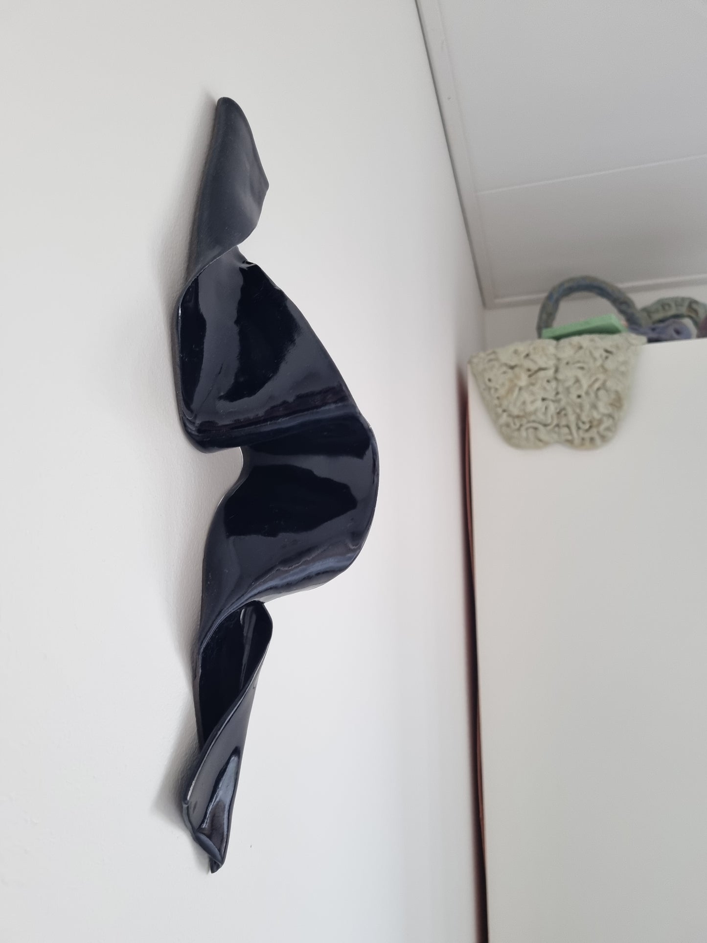 Mørkeblå blank krummelure