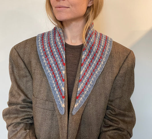 Håndstrik bandana i skandinavisk stil. Dansk design fra Vaerkerne og pastelkollektivet