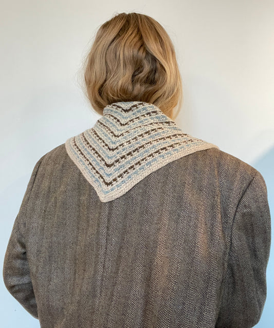 Håndstrik bandana i skandinavisk stil. Dansk design fra Vaerkerne og pastelkollektivet