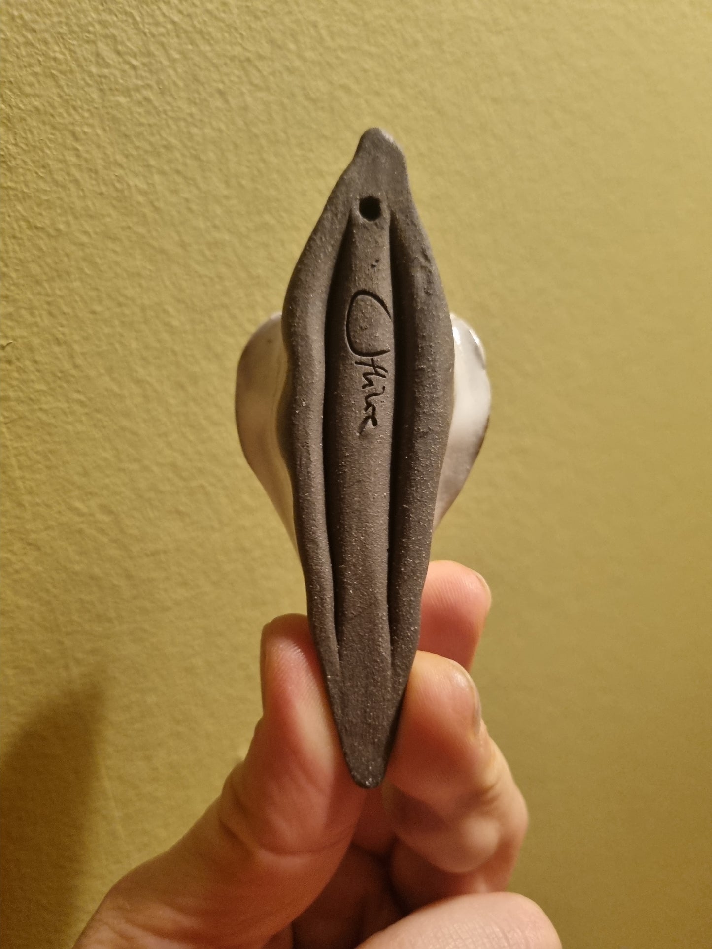 Lille hvid keramikkusse