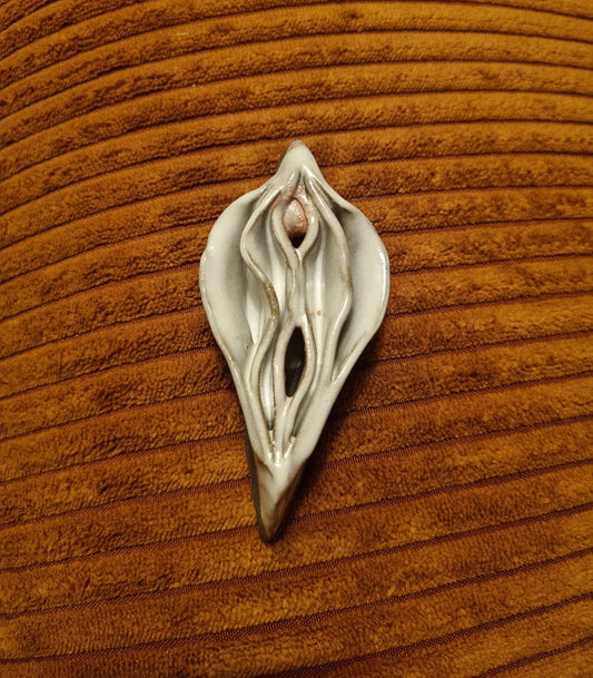 Lille hvid keramikkusse