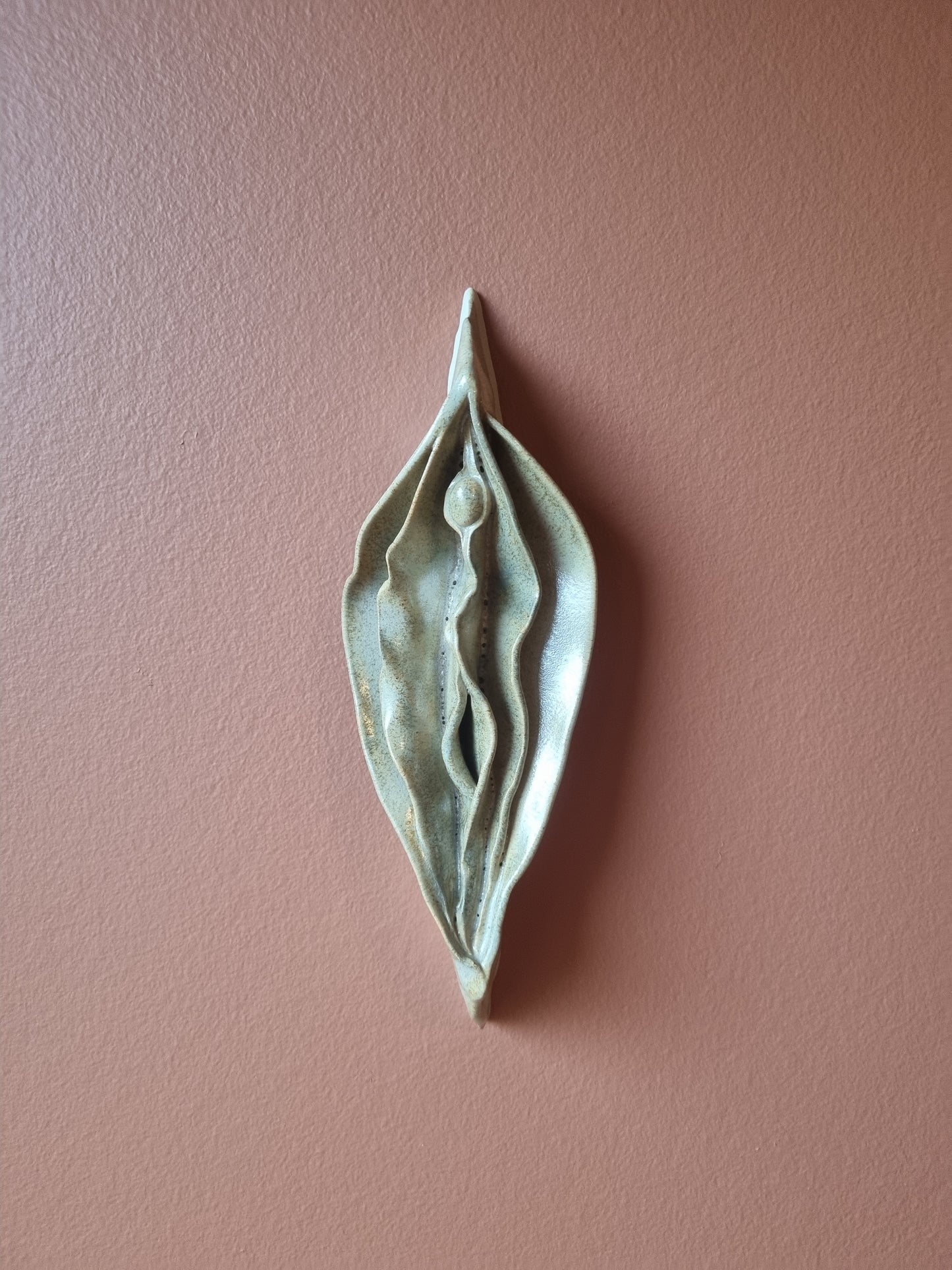 Sandfarvet keramikkusse