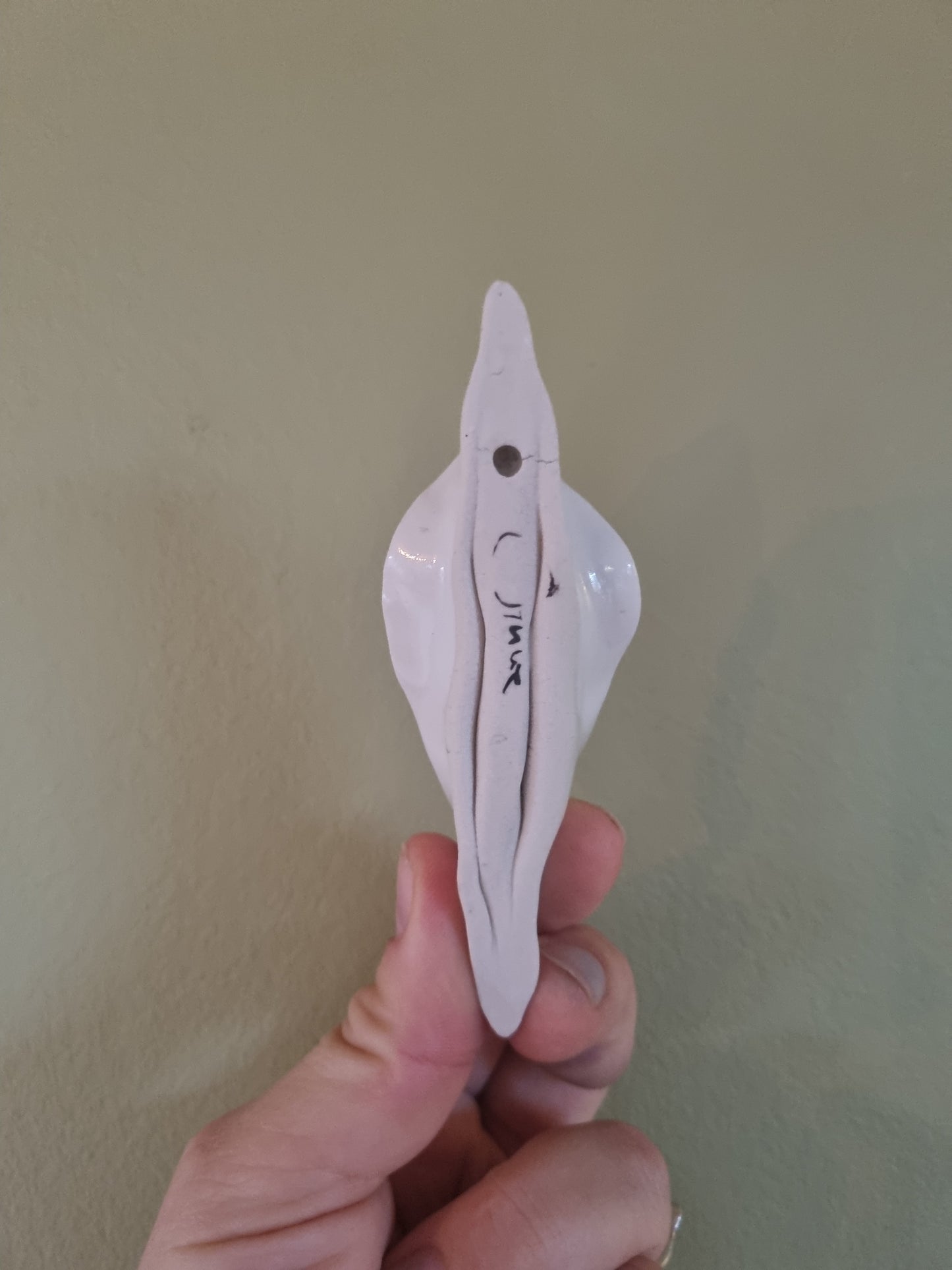 Lille hvid keramikkusse